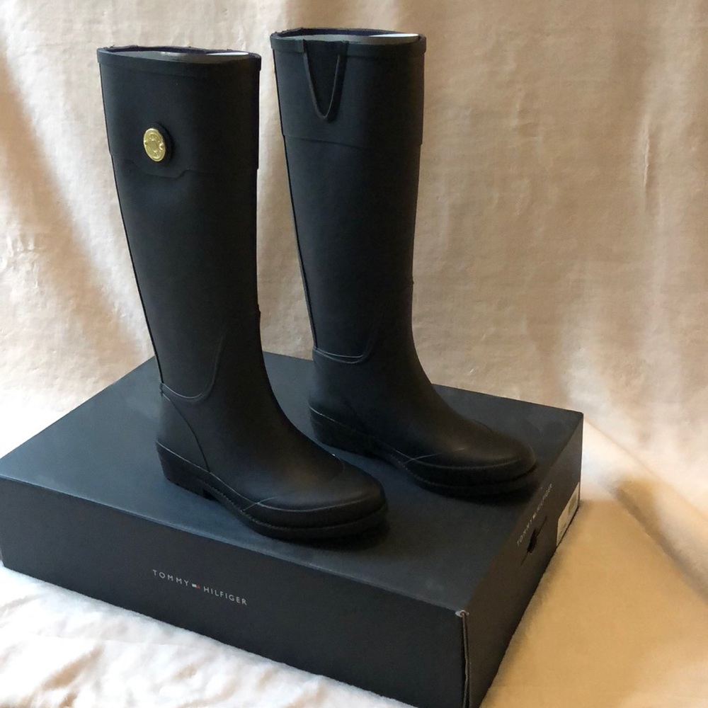 NIB Tommy Hilfiger Black rain boots gold detail